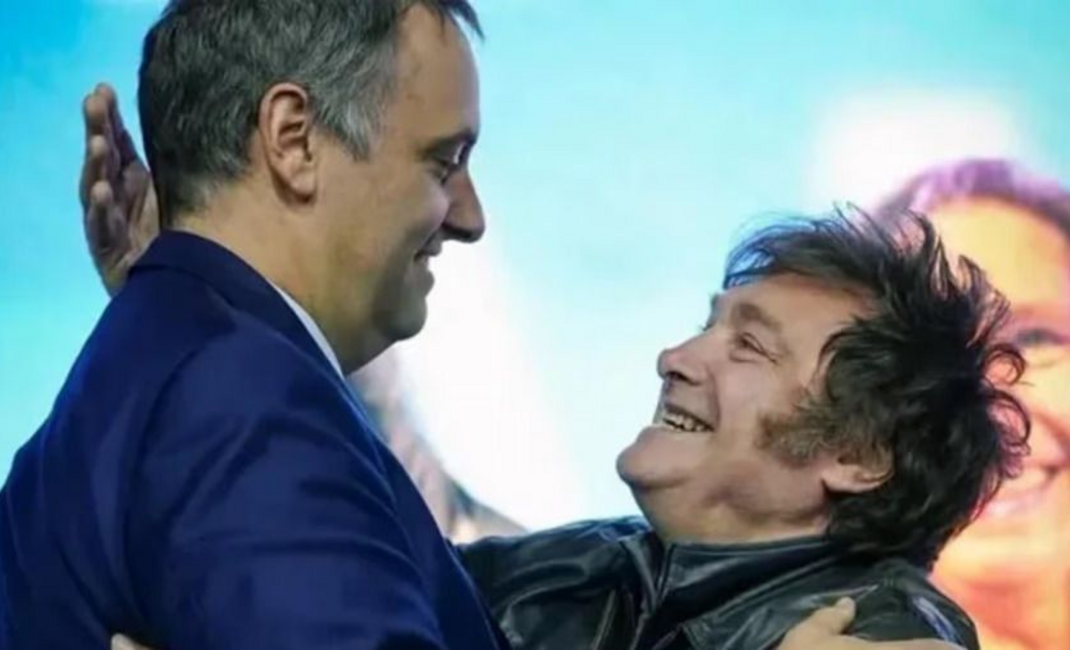 Milei respaldó otra vez a Adorni en redes tras el escándalo de su declaración jurada