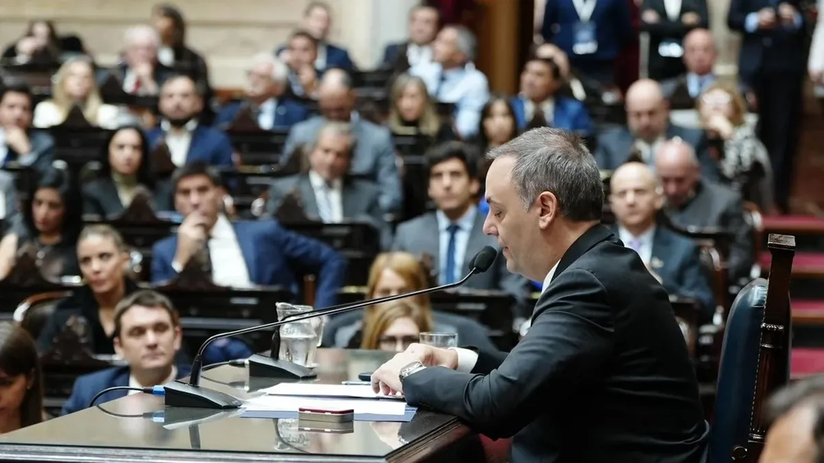 Manuel Adorni reúne al bloque de LLA, en busca de respaldo antes de una sesión clave