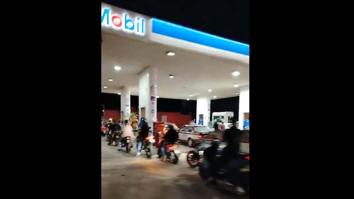 CNTE provoca compras de pánico en gasolineras de Oaxaca