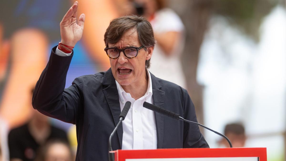 Illa sitúa a Sánchez como "referente moral y de dignidad" y pide estar a su lado