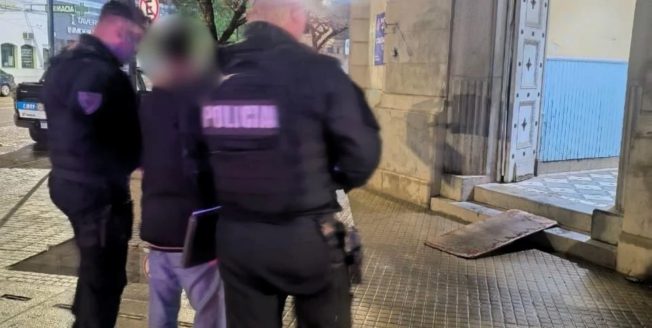 Hallan marihuana y plantines en un departamento céntrico en Santa Fe; un aprehendido