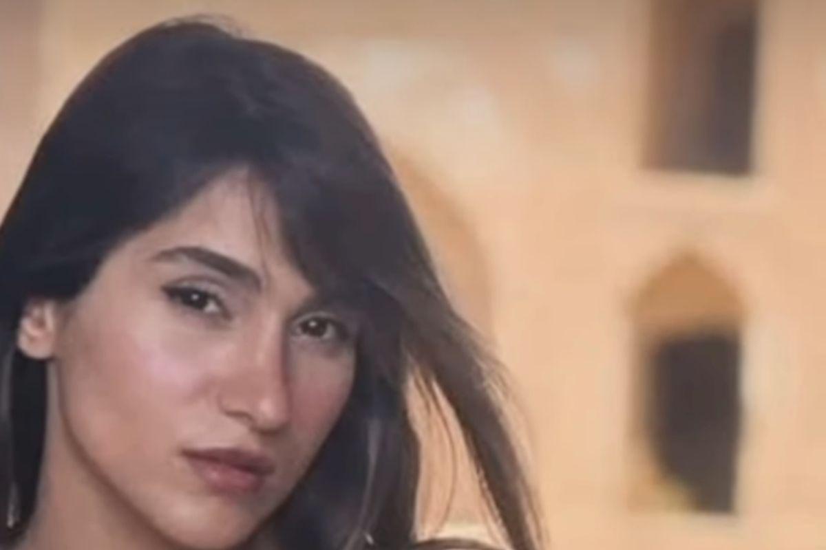 Irán condena a 74 latigazos a la artista Parastoo Ahmadi