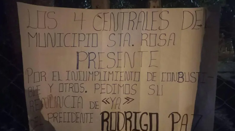 Campesinos cruceños toman campo petrolero, piden renuncia de Paz