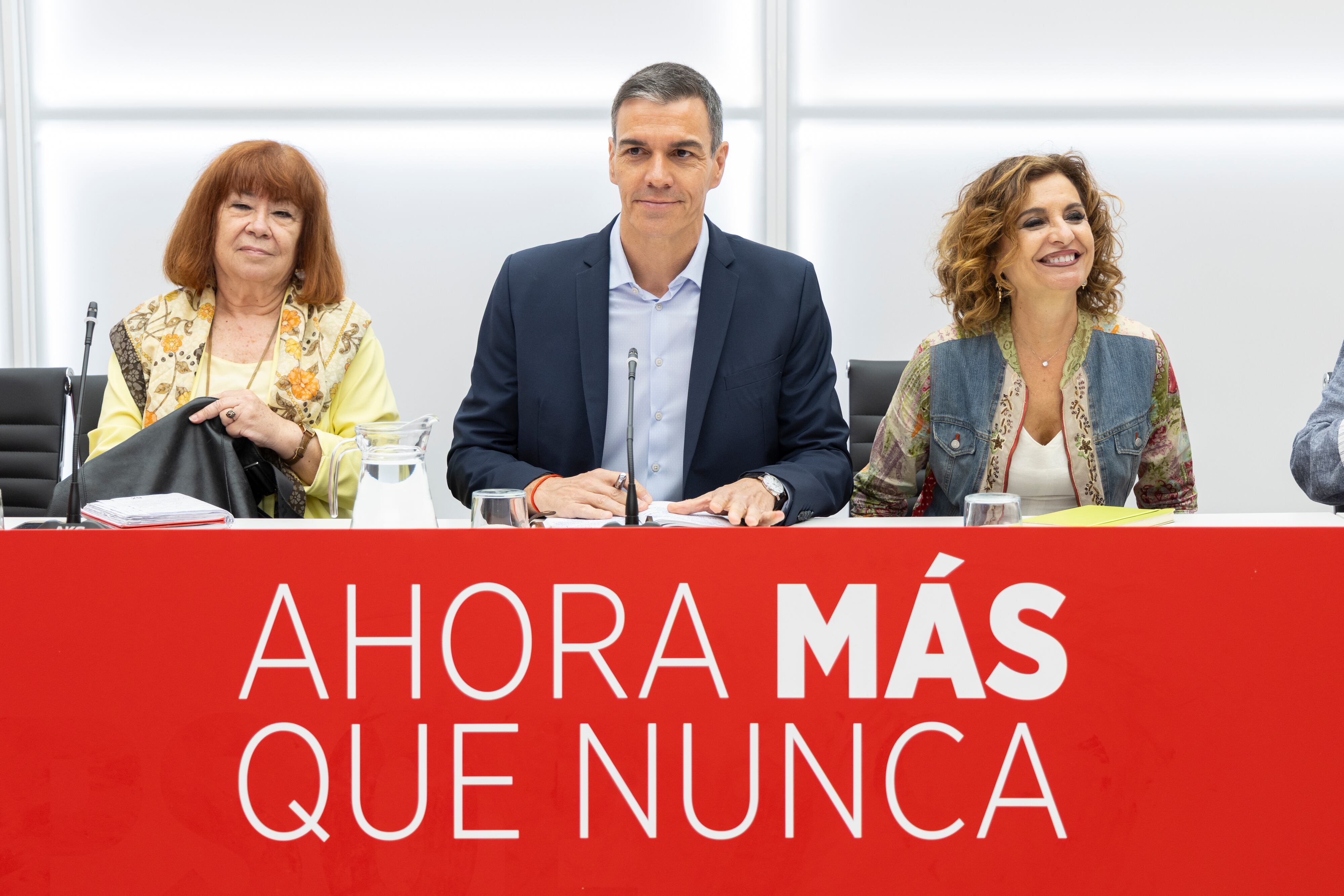 Sánchez cuestiona ante su cúpula el trato de la justicia al PSOE