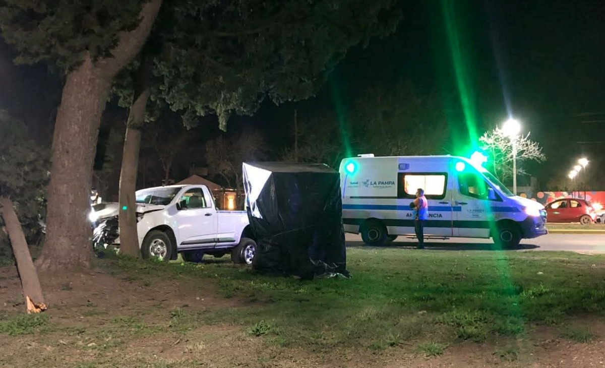 Choque entre camioneta y auto en la avenida Perón