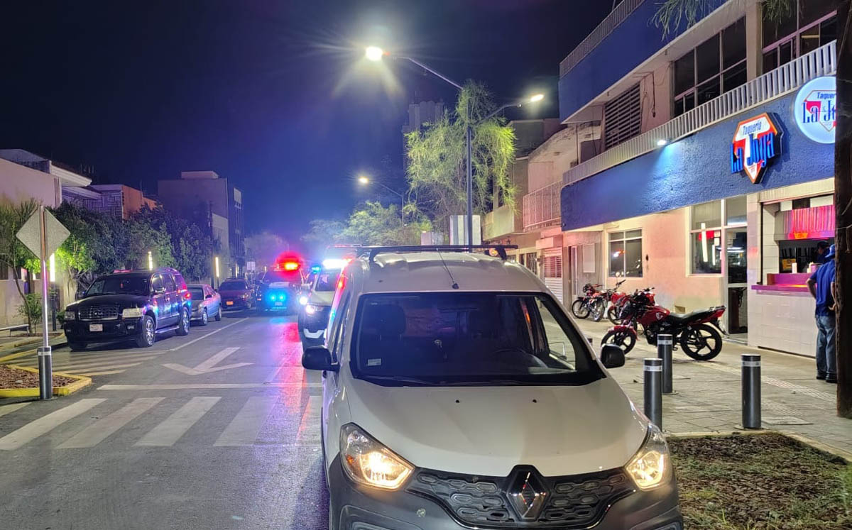 Empleados de taquería en Torreón protagonizan riña con cuchillos
