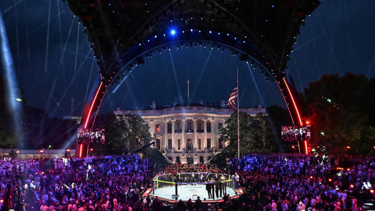 Tras acuerdo con Irán, Trump celebra su cumpleaños 80 con show de artes marciales
