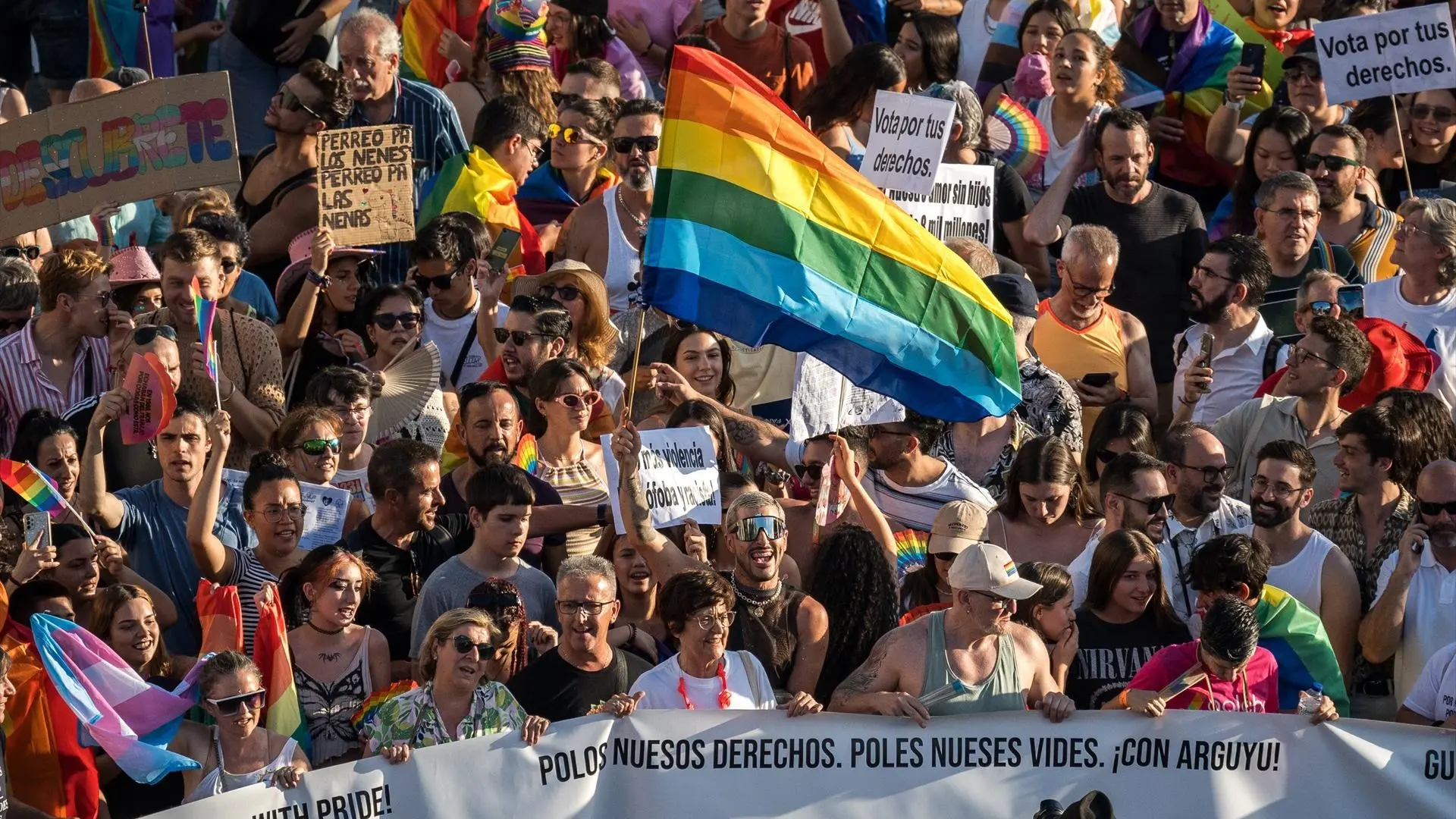 Aprobada una reforma penal para castigar con cárcel las terapias de conversión para las personas LGTBIQ+: "No hay nada que curar"