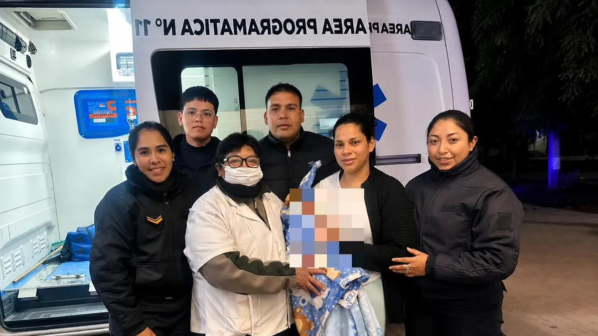 Policía le salvó la vida a un bebé luego de que se ahogara