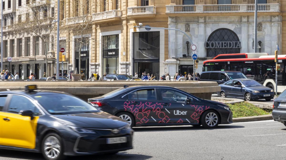 La ACCO alerta de que los vetos a los VTC de la nueva ley del taxi atacan la libre competencia