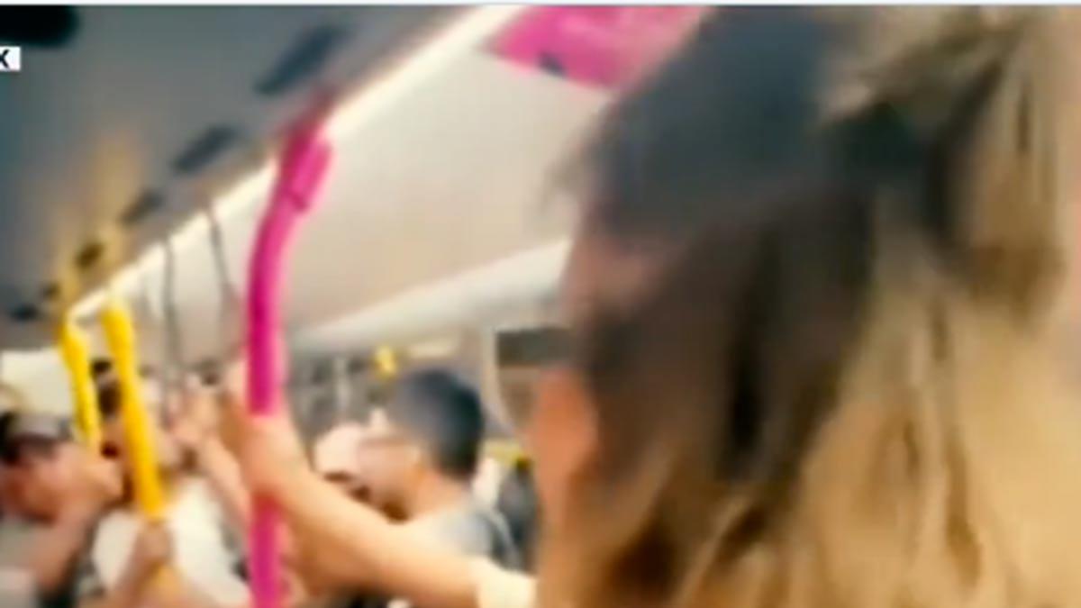 Exhiben a #LadyMetrobús, atacó a hombre en silla de ruedas y a policía