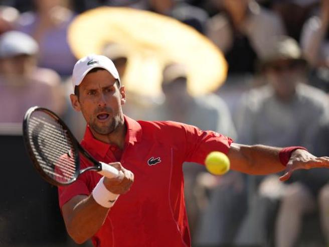 Djokovic eliminato all'Atp di Roma. Roland Garros decisivo: Sinner può diventare numero 1