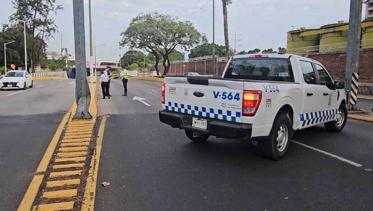 Motociclista muere tras accidente en paso a desnivel en Zapopan