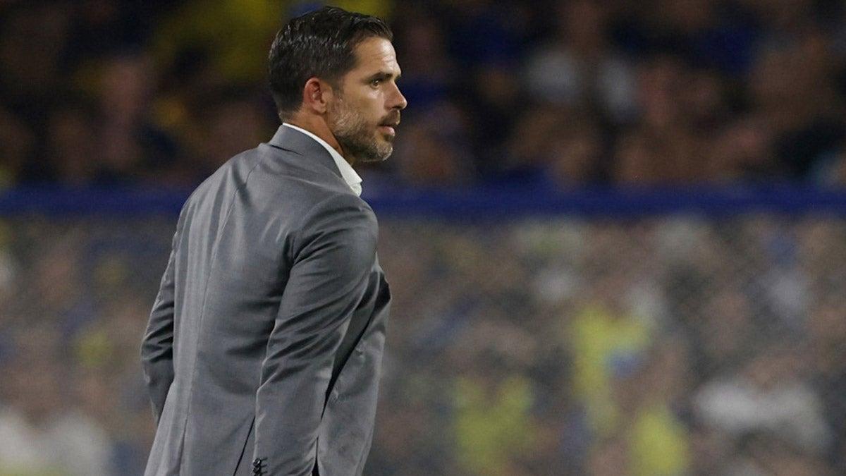 Fernando Gago es hospitalizado de urgencia en Chile; el exentrenador de Chivas fue operado por un problema cardiovascular