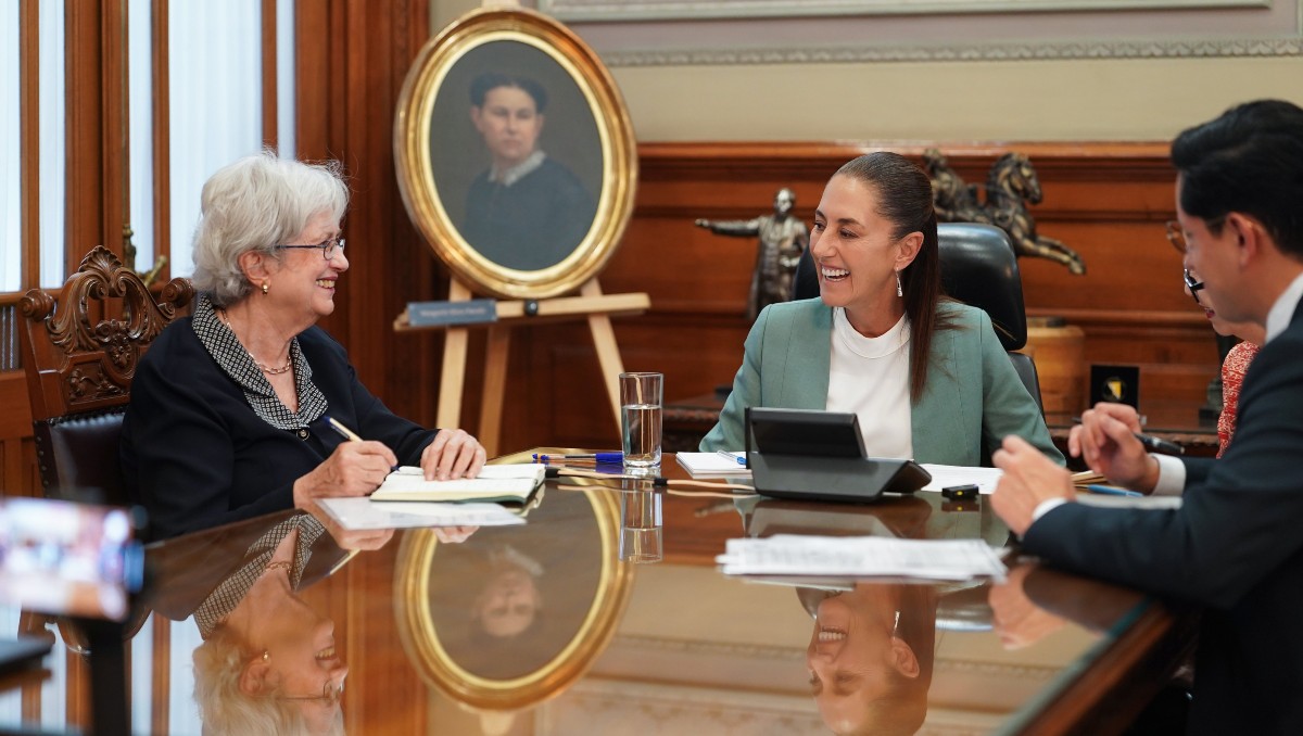 Sheinbaum sostiene llamada con primera ministra de Barbados