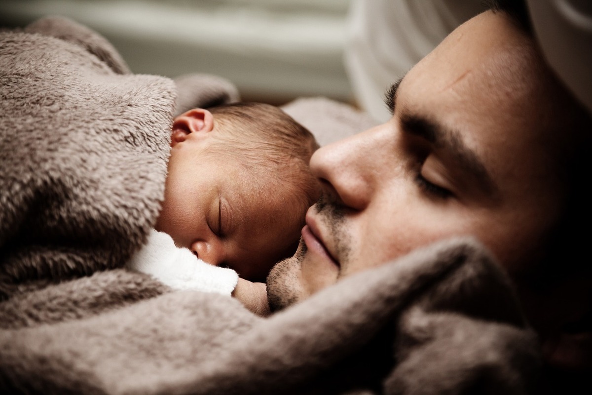 PRI propone en el Senado ampliar licencia de paternidad
