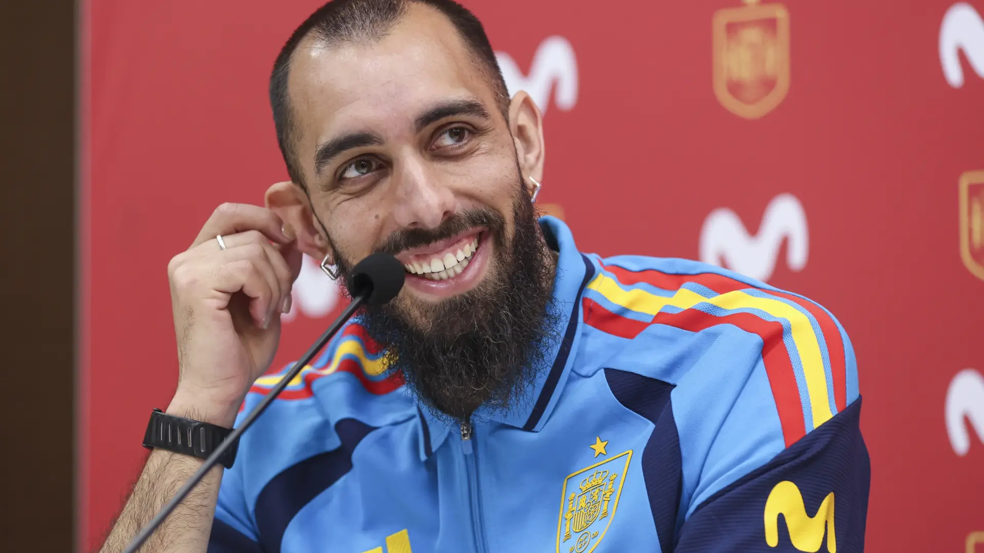 Insultos homófobos por pintarse las uñas, su historia de amor por no ir al Mundial... Así es Borja Iglesias