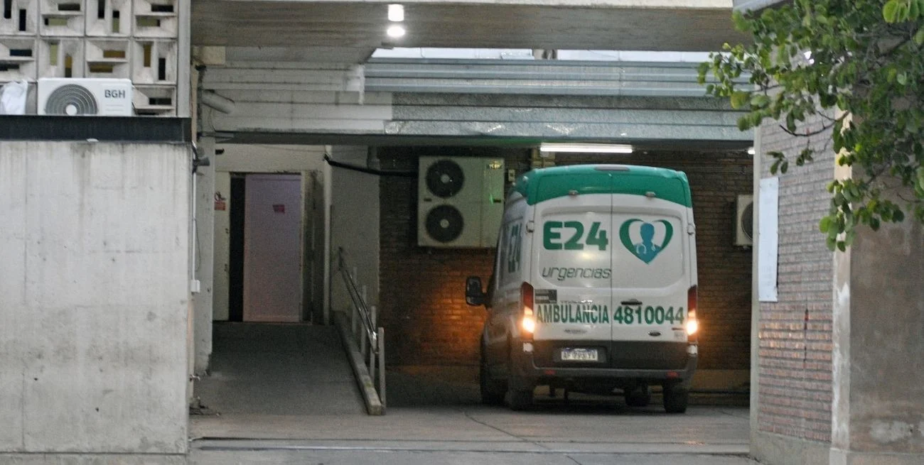 Derivaron al hospital Cullen a uno de los policías que sobrevivió al choque en Vera