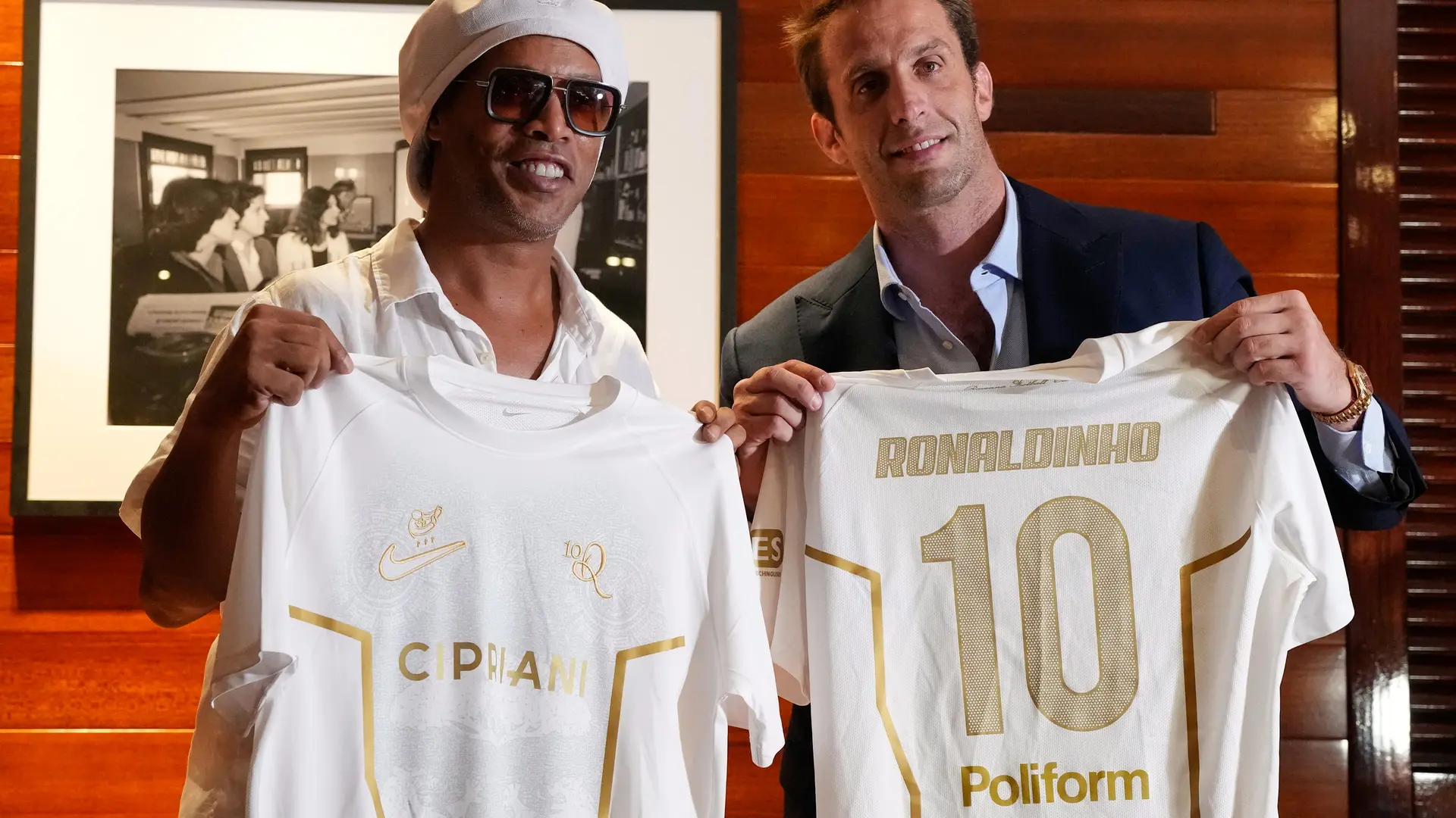 Ronaldinho vuelve al fútbol profesional: "Estoy deseando bailar con el balón"