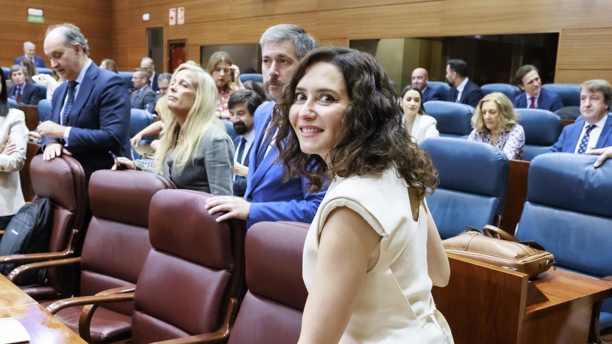 Ayuso rectifica y asegura que pagará a todos los enfermos de ELA