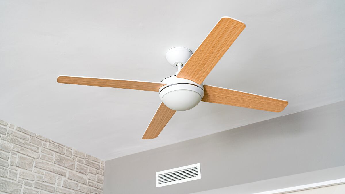 Chollo en Amazon: el ventilador de techo ultra silencioso con mando para dormir fresco por menos de 100 euros