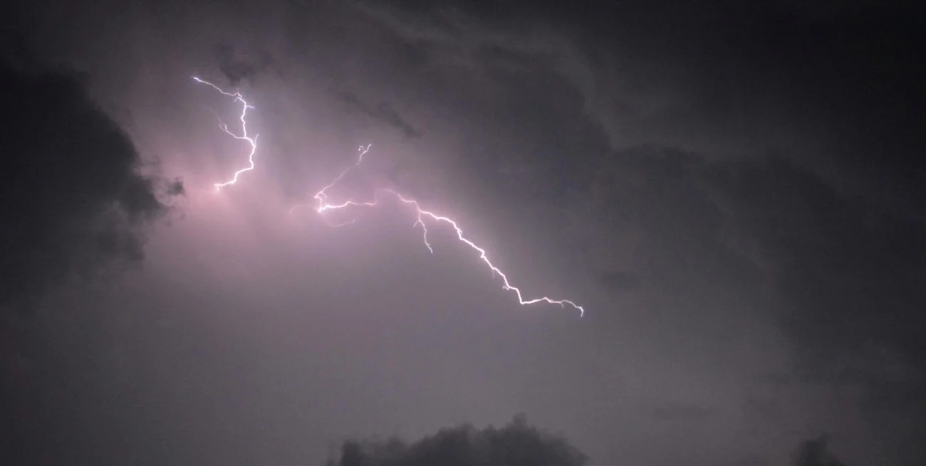 Alerta amarilla por fuertes tormentas en tres provincias de la región Litoral