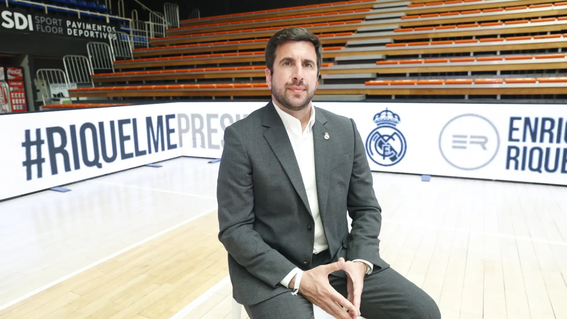 Enrique Riquelme: "Solo hay un entrenador con el que estamos hablando, con mucha experiencia"
