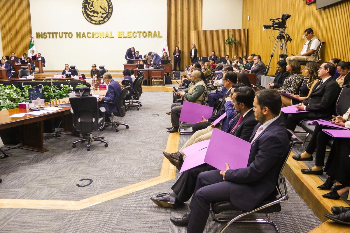 Consejera exhibe despido masivo de más de 100 empleados en el INE