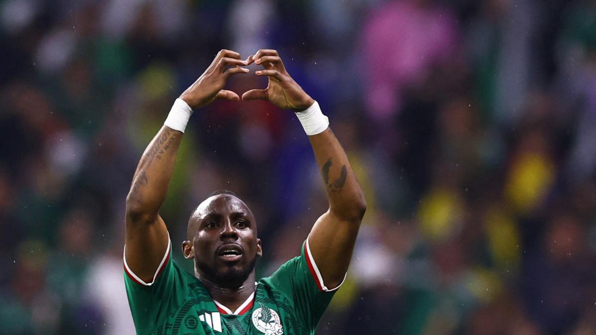 Gol de Quiñones ante Ecuador lo pone a 1 de ser el máximo anotador de México en Mundiales