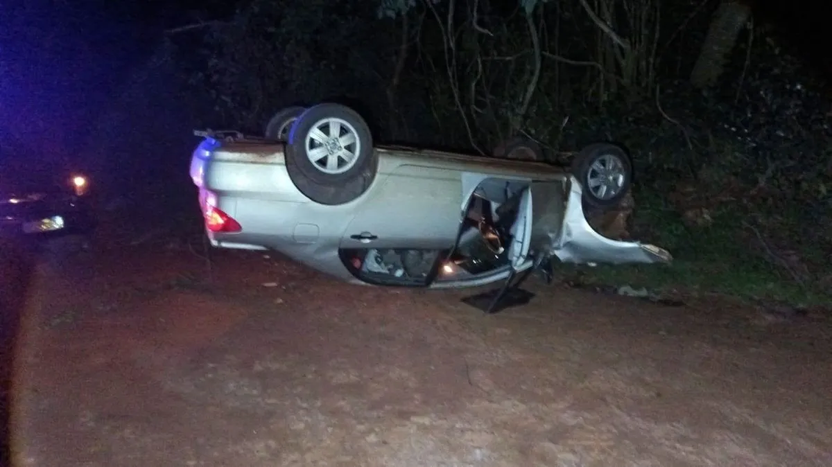 Oberá: chocó a un motociclista, lo dejó con fracturas expuestas en ambas piernas y volcó en la huida