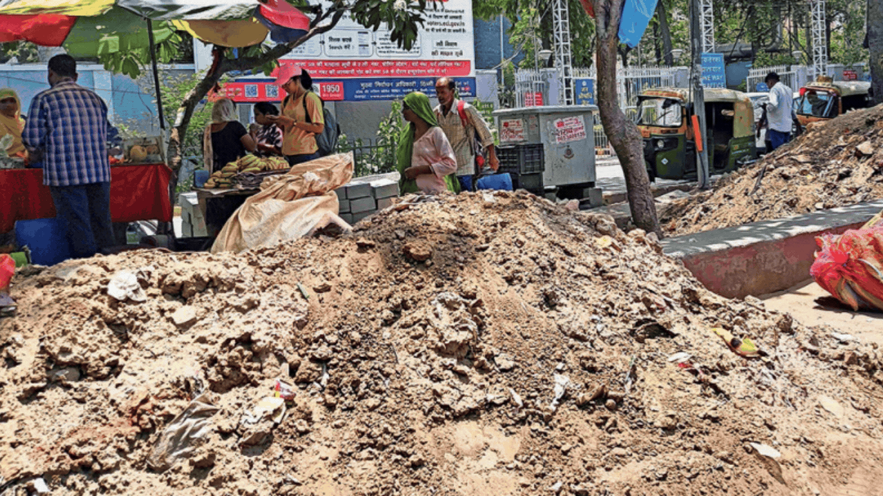 Forget Temple Run, Delhi footpaths turn into real-life obstacle course for pedestrians