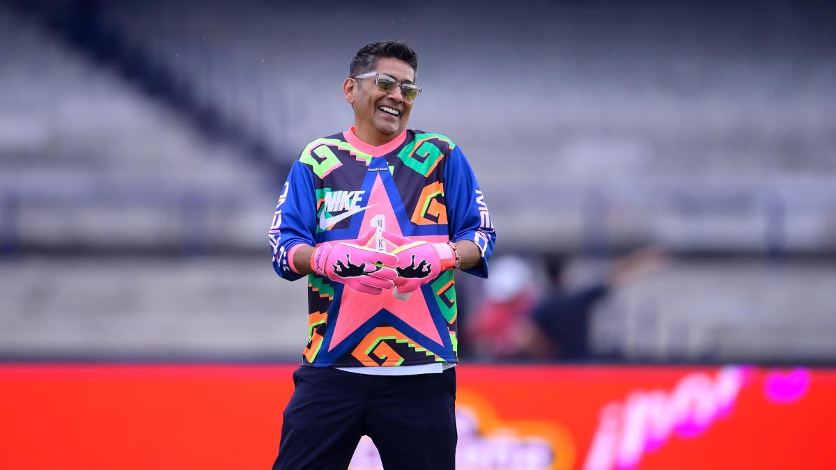 Gianni Infantino hace su "representante" a Jorge Campos para el México