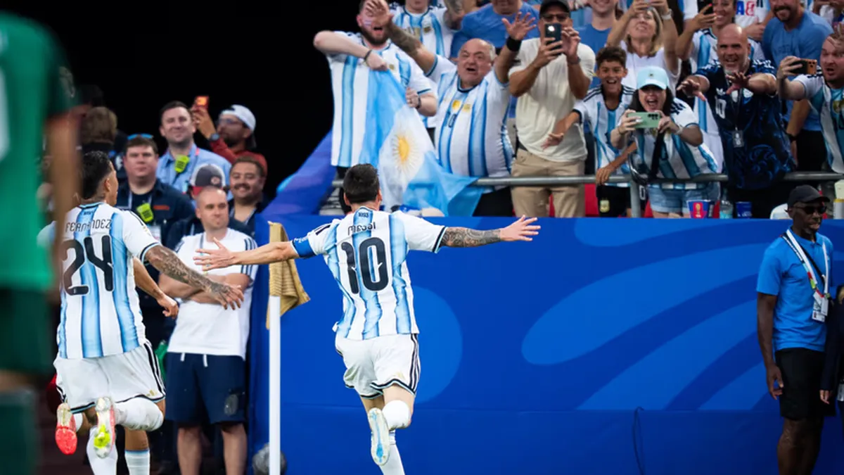 Al final del primer tiempo, Argentina le gana 1 a 0 a Argelia