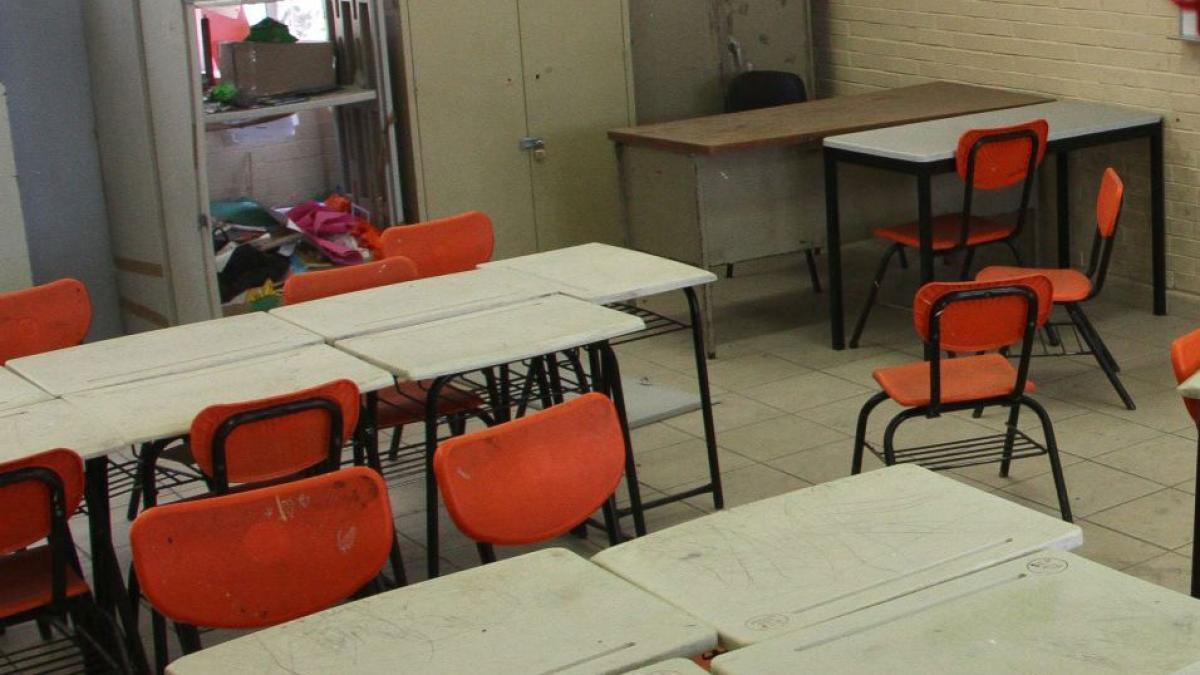 Dan seis meses de licencia a maestro detenido por andar de huachicolero