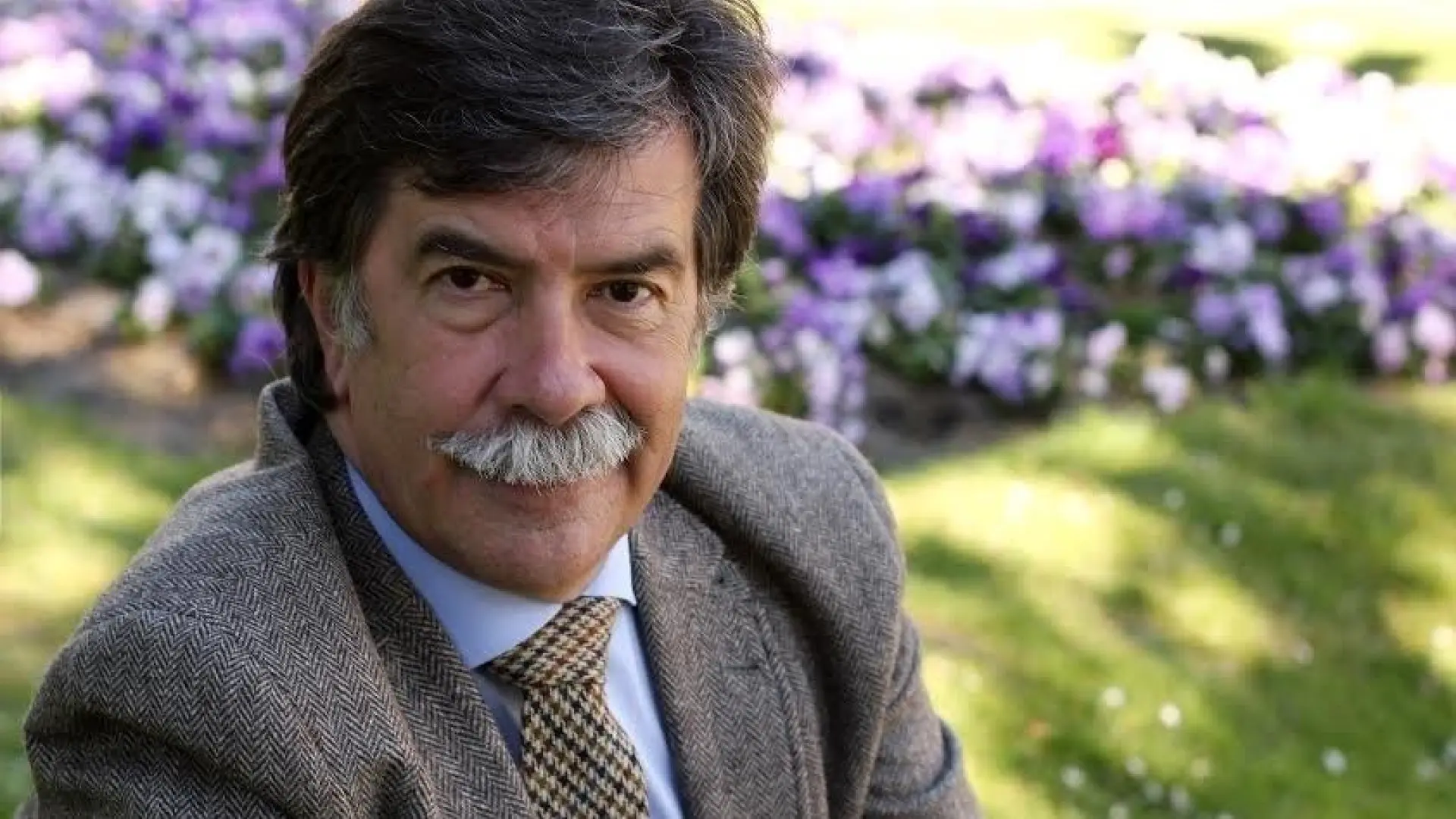 Javier Urra advierte de las consecuencias de sobreproteger a los hijos: "Puede llegar a ser casi un maltrato"