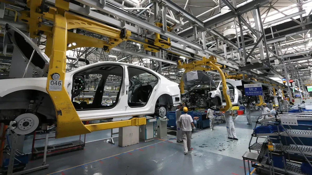 La actividad económica cayó 1,5% en abril, pero se mantuvo por encima del mismo mes del año pasado