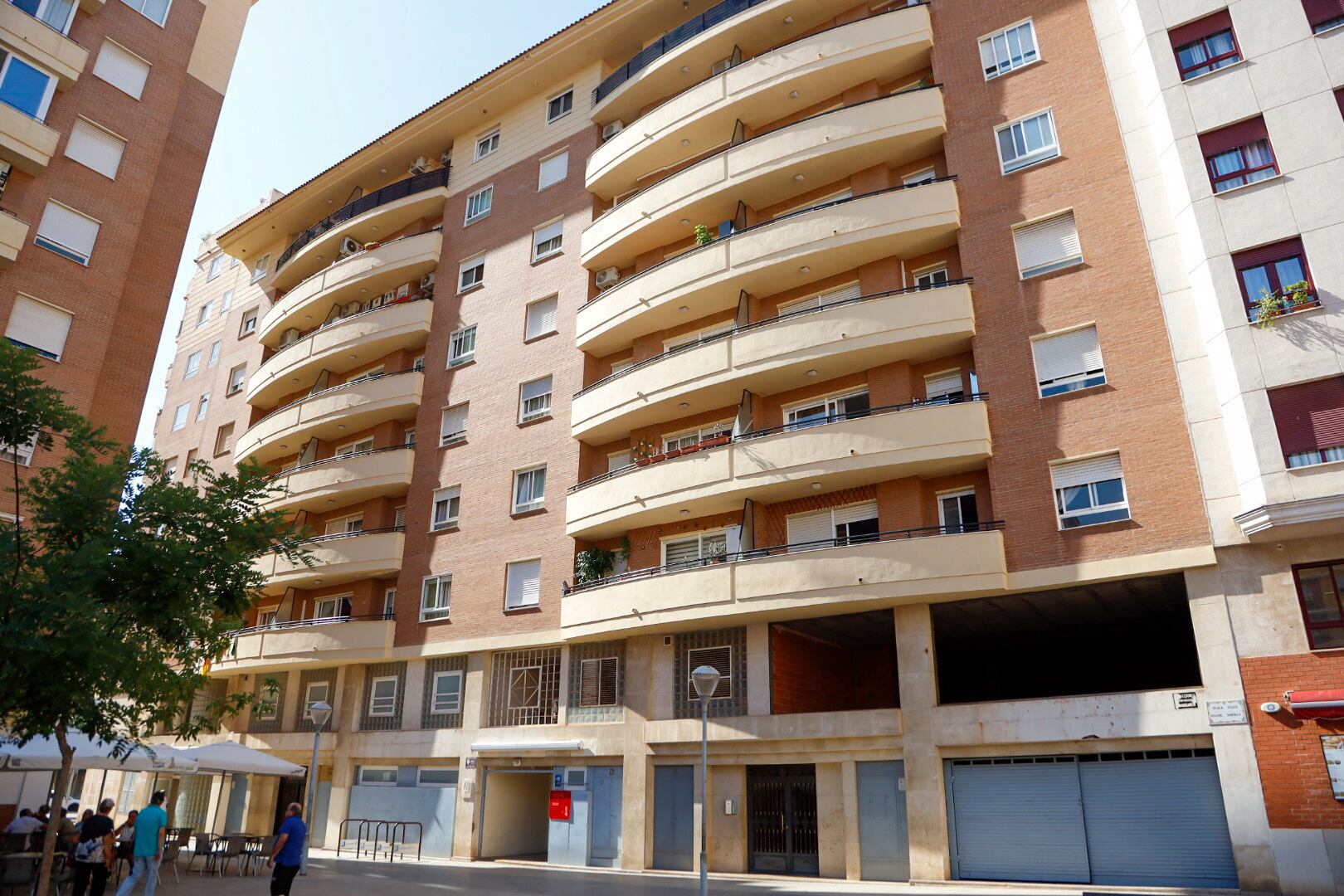 Localizan el cadáver de un hombre en la nevera de un piso de Castellón en medio de un operativo policial por un delito de agresión sexual