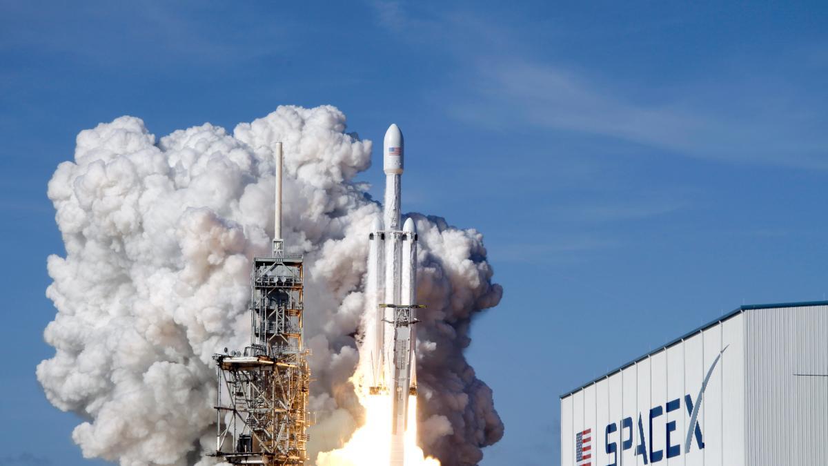 SpaceX ultima la mayor salida a bolsa de la historia con los mercados eufóricos
