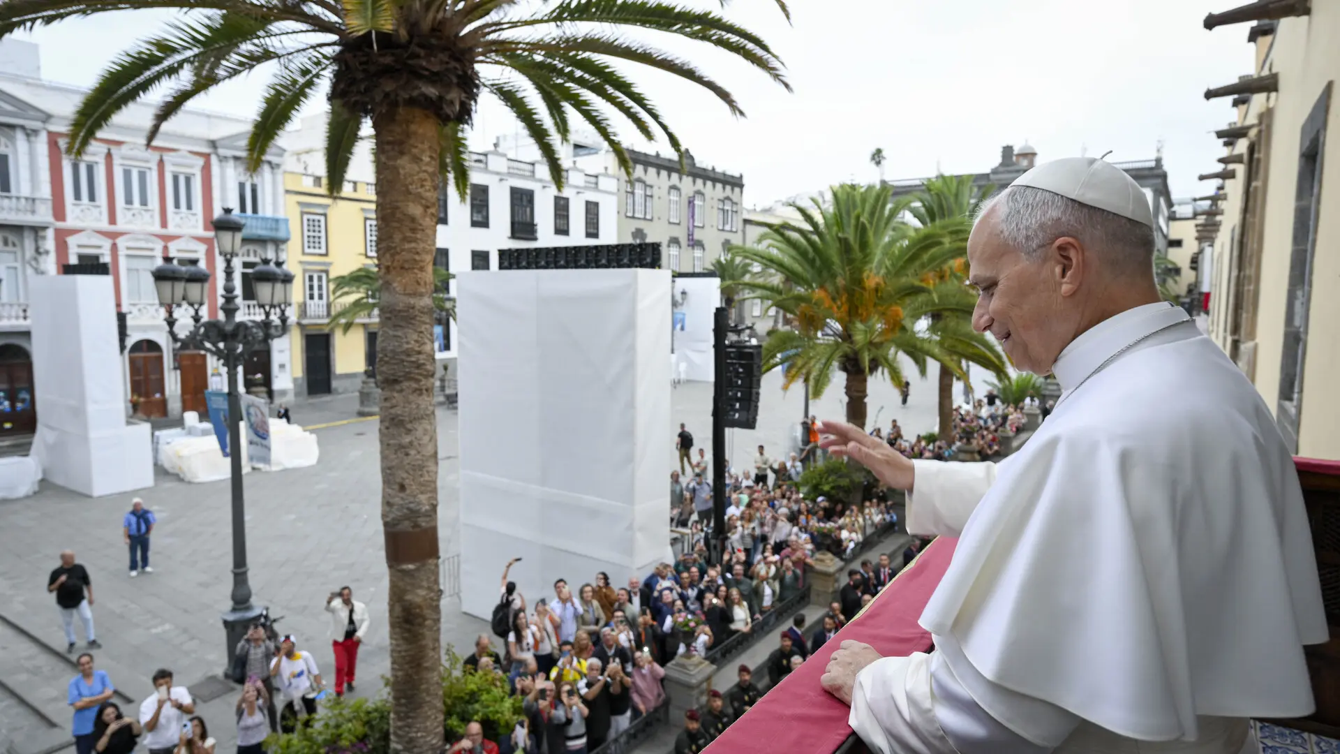 Segundo día del papa León XIV en Canarias: en Tenerife con migrantes y su última misa multitudinaria