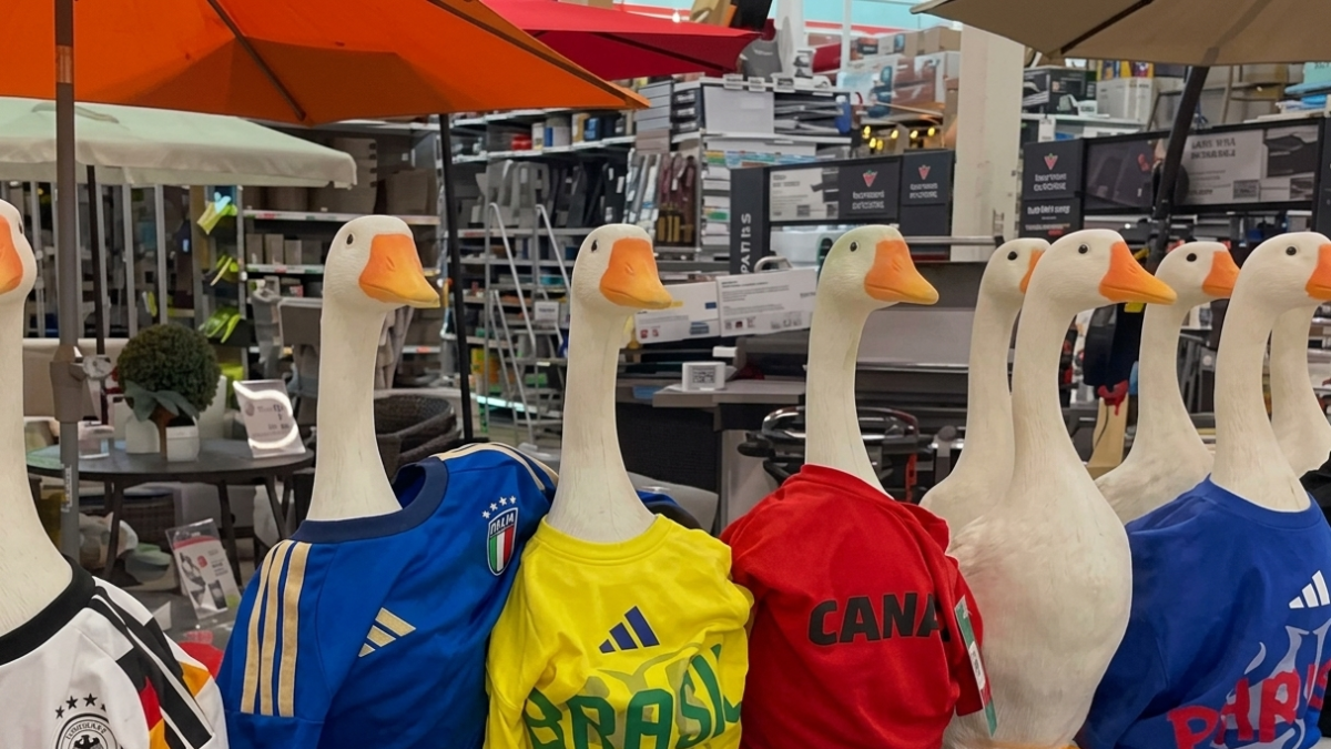 La fiebre de Merlín cruza fronteras: el pato mexicano del Mundial ya se vende en Canadá