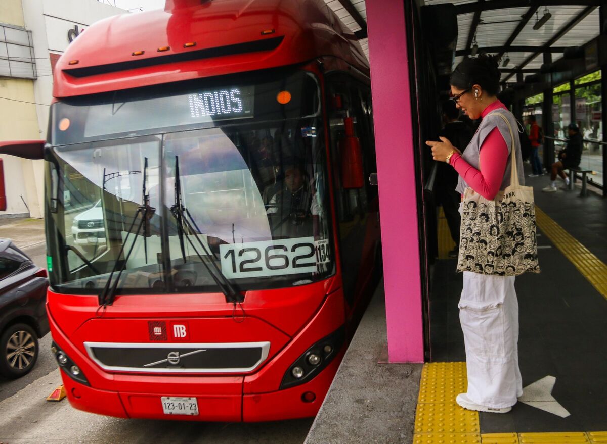 Estaciones del Metro y Metrobús cerradas por marcha LGBT en CdMx
