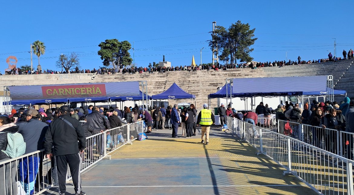 Filas interminables y alivio al bolsillo: masiva convocatoria en la primera Feria de la Carne en Salta