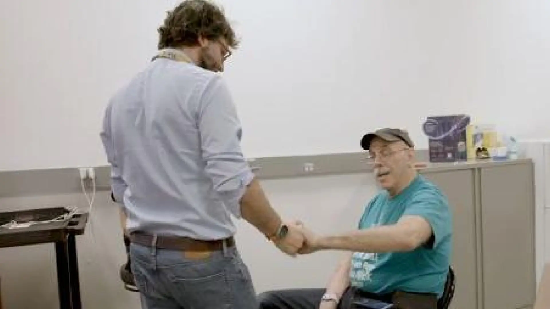 Un implante en la médula espinal, vía 'prometedora' para recuperar el movimiento los brazos años después de un ictus