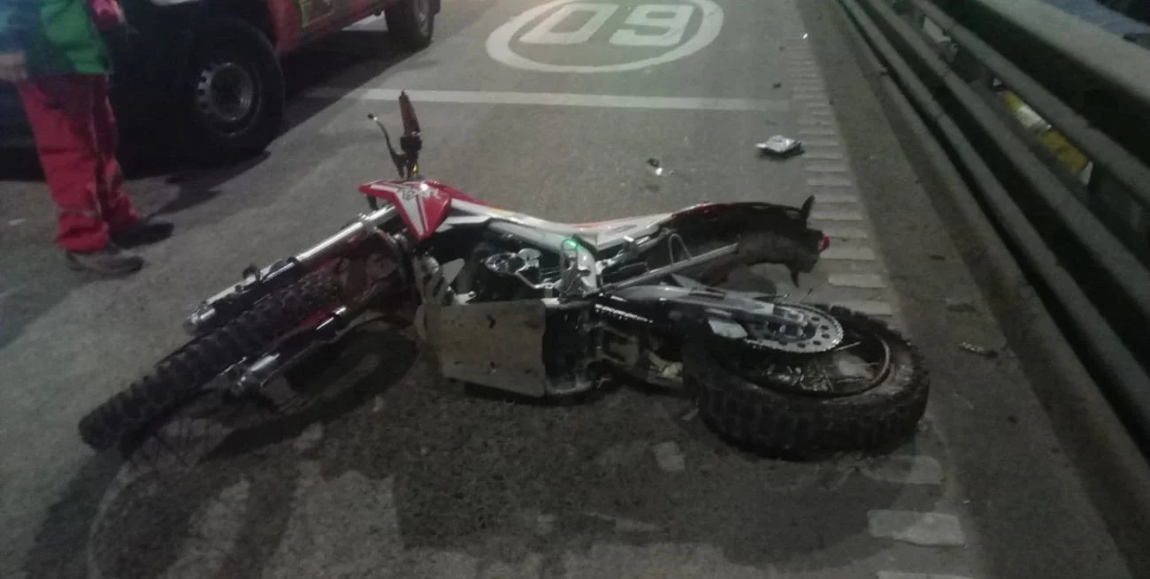 Murió un motociclista de 41 años tras un choque en la Autopista 9 de Julio Sur