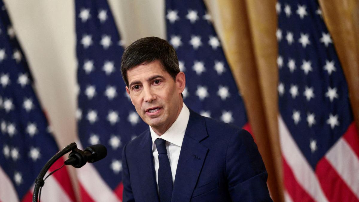 Fed mantiene tasas de interés y anticipa posible subida