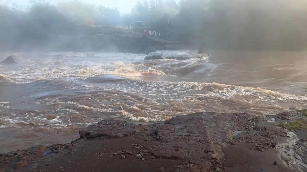 Continúa clausurado el puente sobre el arroyo Yabebiry por el desborde del cauce