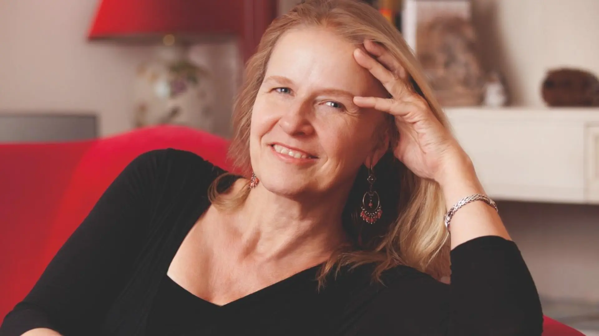 Así es Cornelia Funke, la escritora alemana que odia ser comparada con J.K. Rowling: "Rechaza a los transgénero, traiciona a los lectores"