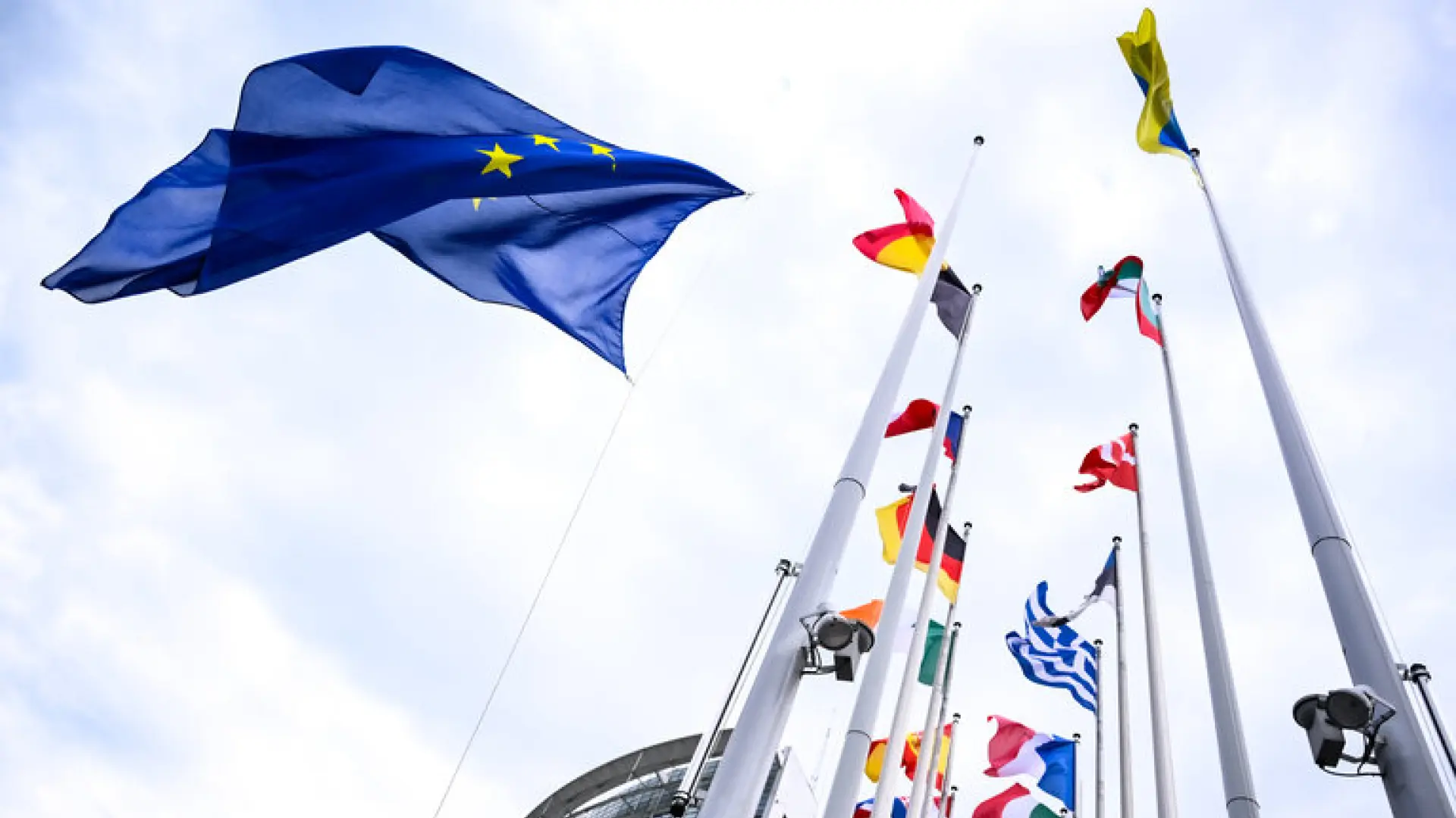 El 74% de los españoles celebran la estabilidad que da la UE ante el caos global y ven la educación como prioridad
