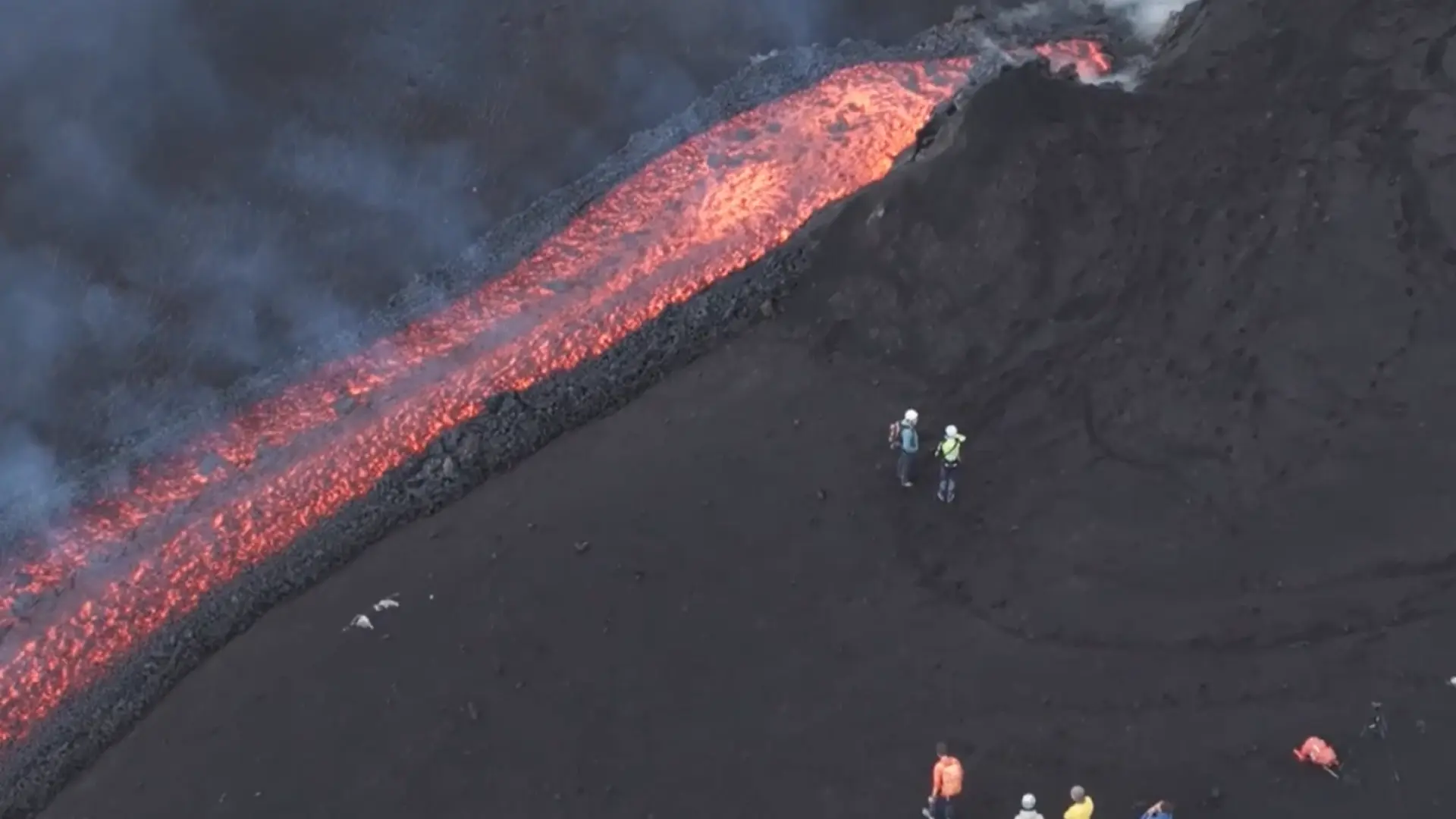 La actividad eruptiva del volcán Etna obliga a cerrar parte del espacio aéreo de Sicilia