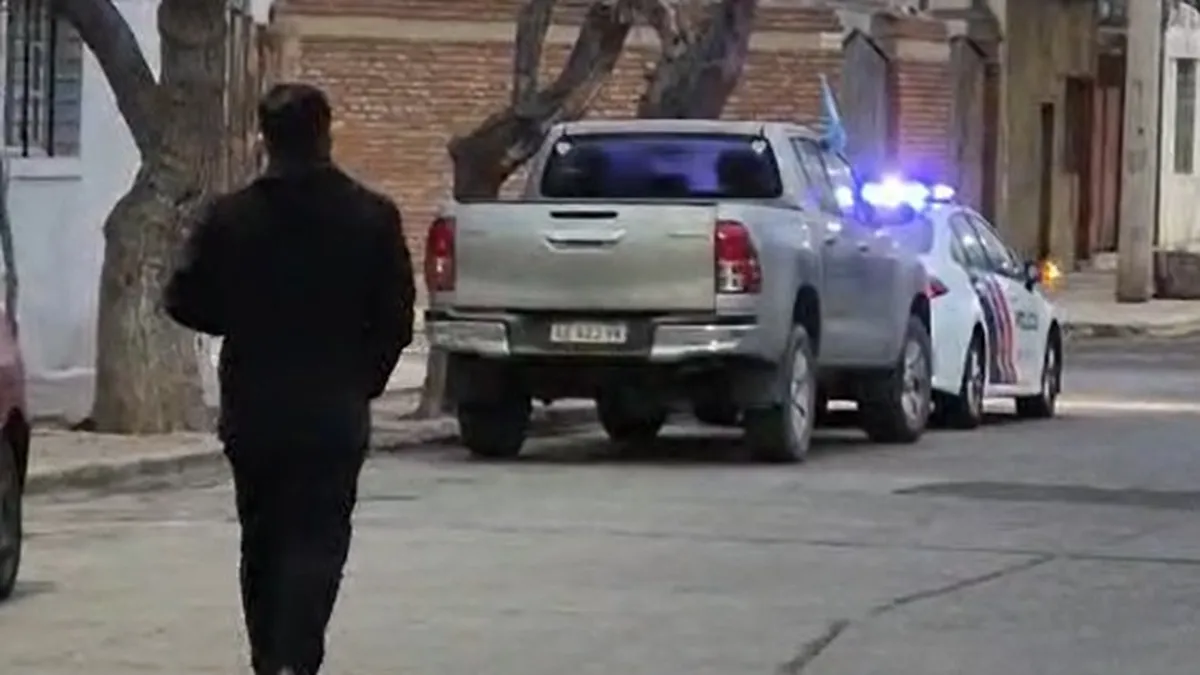 Caso Lucía Rubiño: tras dictar sentencia al menor, el juez Toro le dio la mano al papá de la joven y se retiró bajo una lluvia de insultos